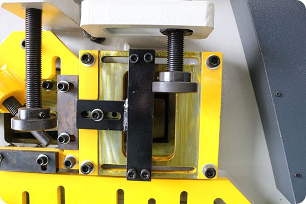 Ironworker U-shaped steel shear